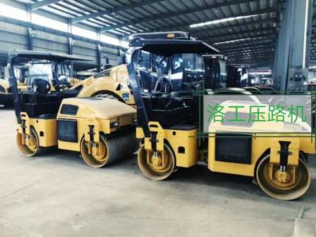 洛陽3噸全液壓雙驅(qū)雙振壓路機(jī)