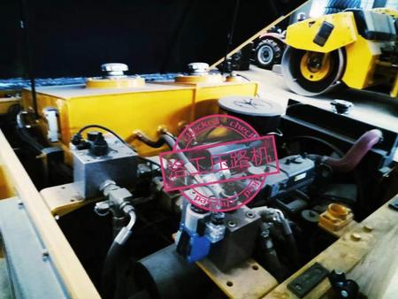 4噸無級變速自動擋雙鋼輪壓路機