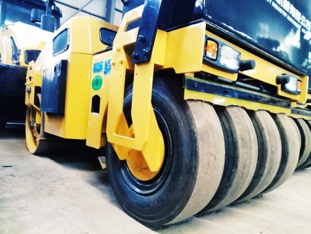 3噸前鋼輪后輪胎無級(jí)變速自動(dòng)擋壓路機(jī)