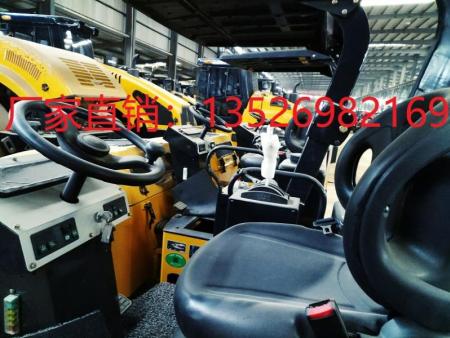 洛陽3噸雙鋼輪振動(dòng)壓路機(jī)