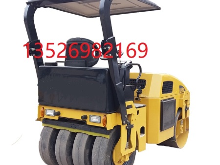 3噸全液壓無級(jí)變速壓路機(jī)